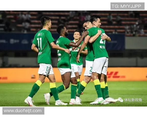 武汉篮球队以87分领跑杯赛积分榜展现强劲实力和团队合作精神